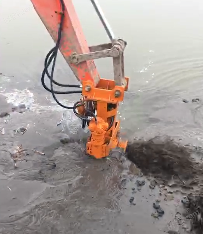<strong>挖机抽吸污泥泵在清淤工程中表现突出</strong>